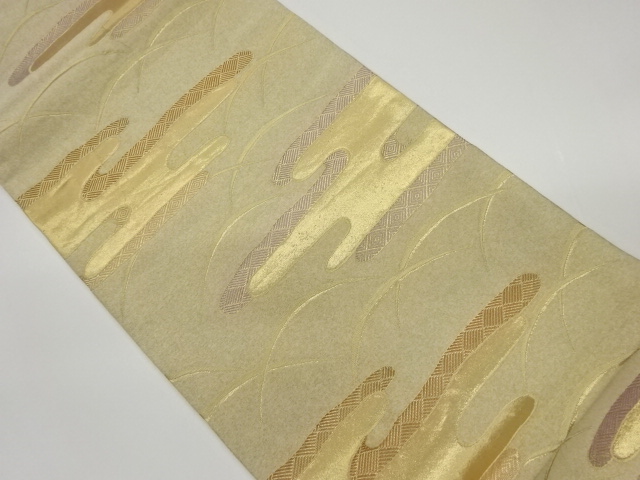 ヱ霞に芝模様織出し袋帯